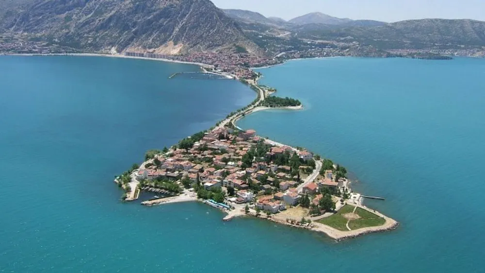 KURAKLIK EĞİRDİR GÖLÜNÜ TEHDİT EDİYOR