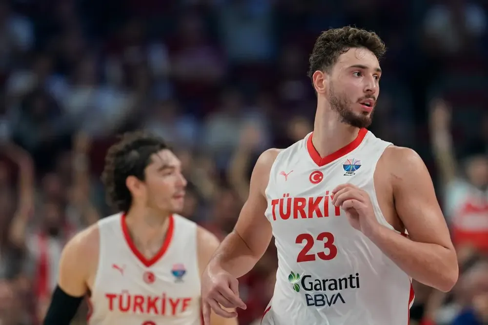 12 DEV ADAM ÇEYREK FİNALDE