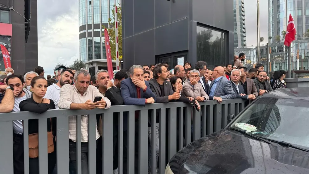 CHP İSTANBUL İL BAŞKANLIĞI ÖNÜNDE PROTESTO