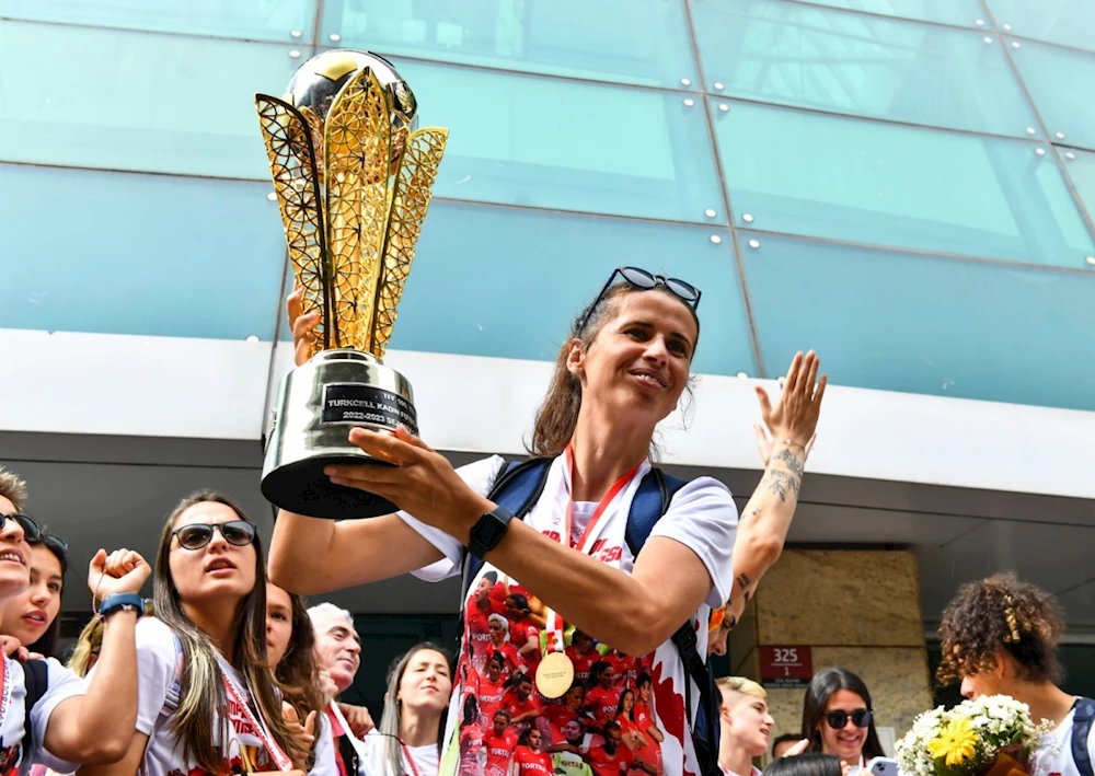 Ankara Büyükşehir Belediyesi Bayan Futbol Takımı Fenerbahçe